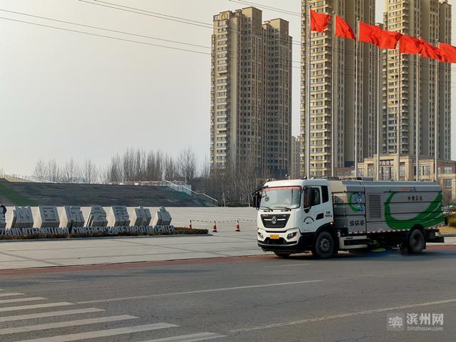 强化市主城区净化绿化亮化管理,为市"两会"顺利召开营造良好环境